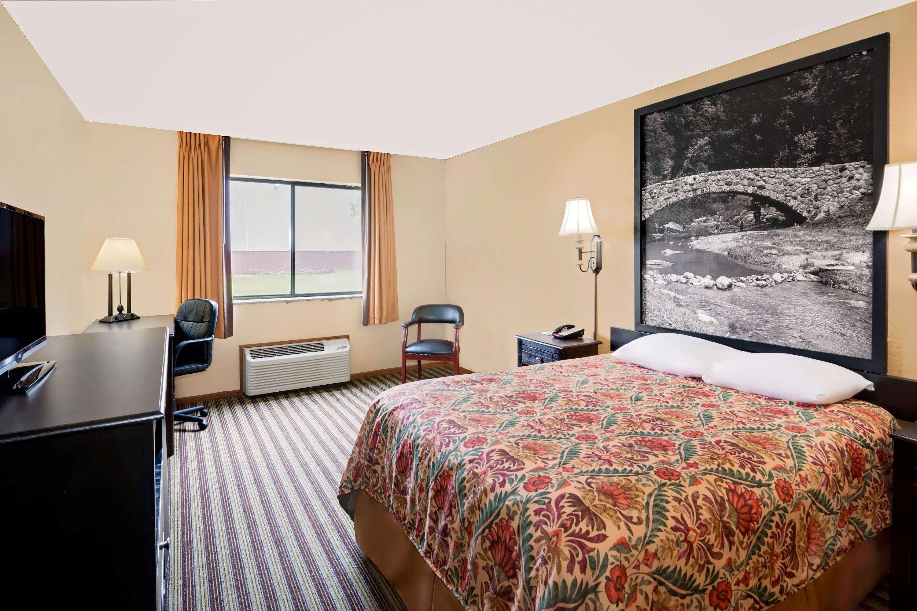 Super 8 By Wyndham Iowa Falls Экстерьер фото