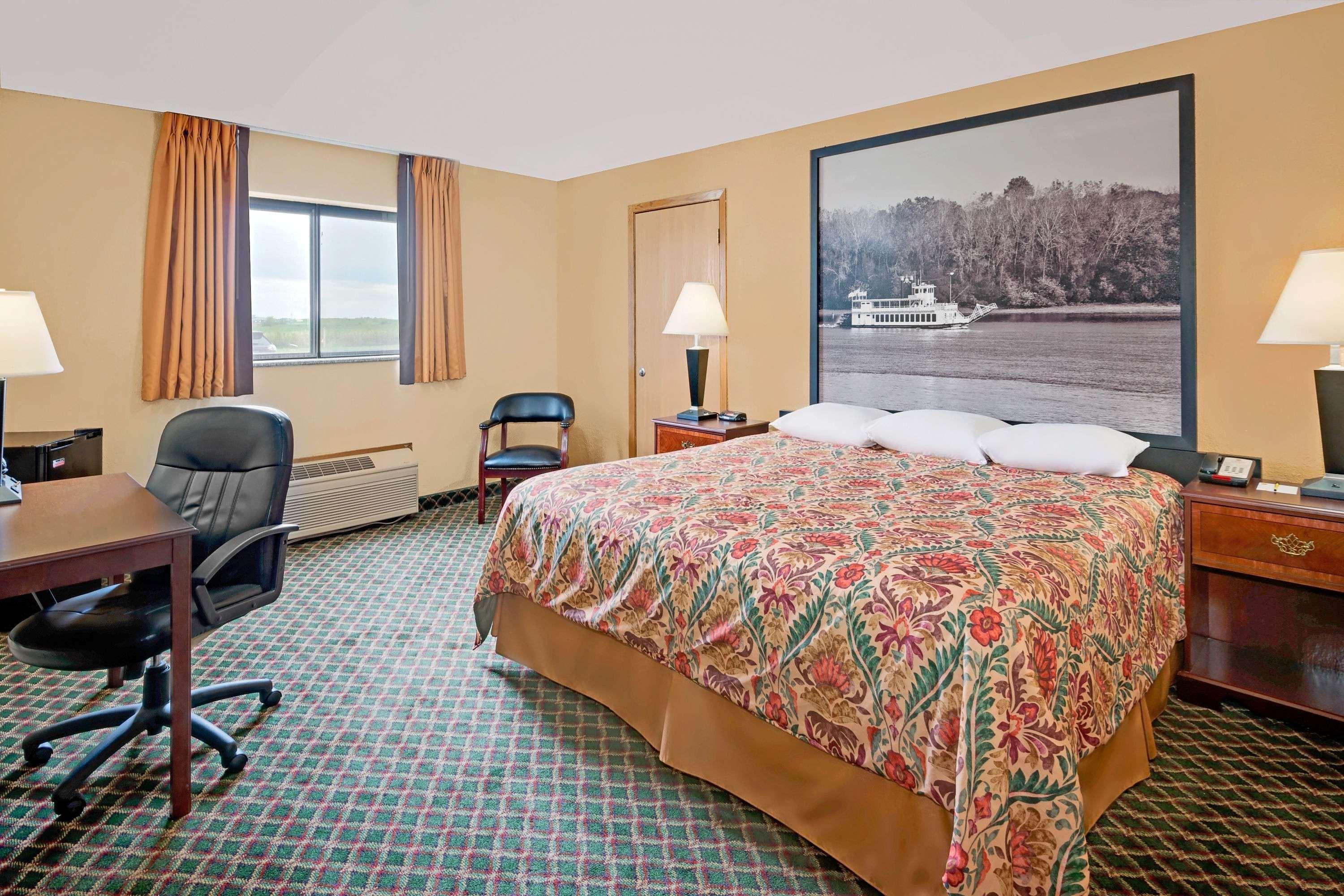 Super 8 By Wyndham Iowa Falls Экстерьер фото