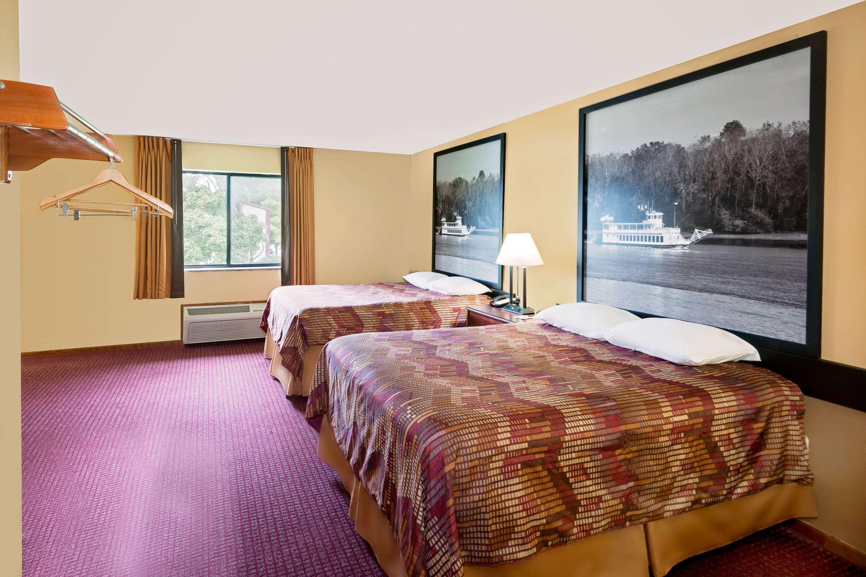 Super 8 By Wyndham Iowa Falls Экстерьер фото