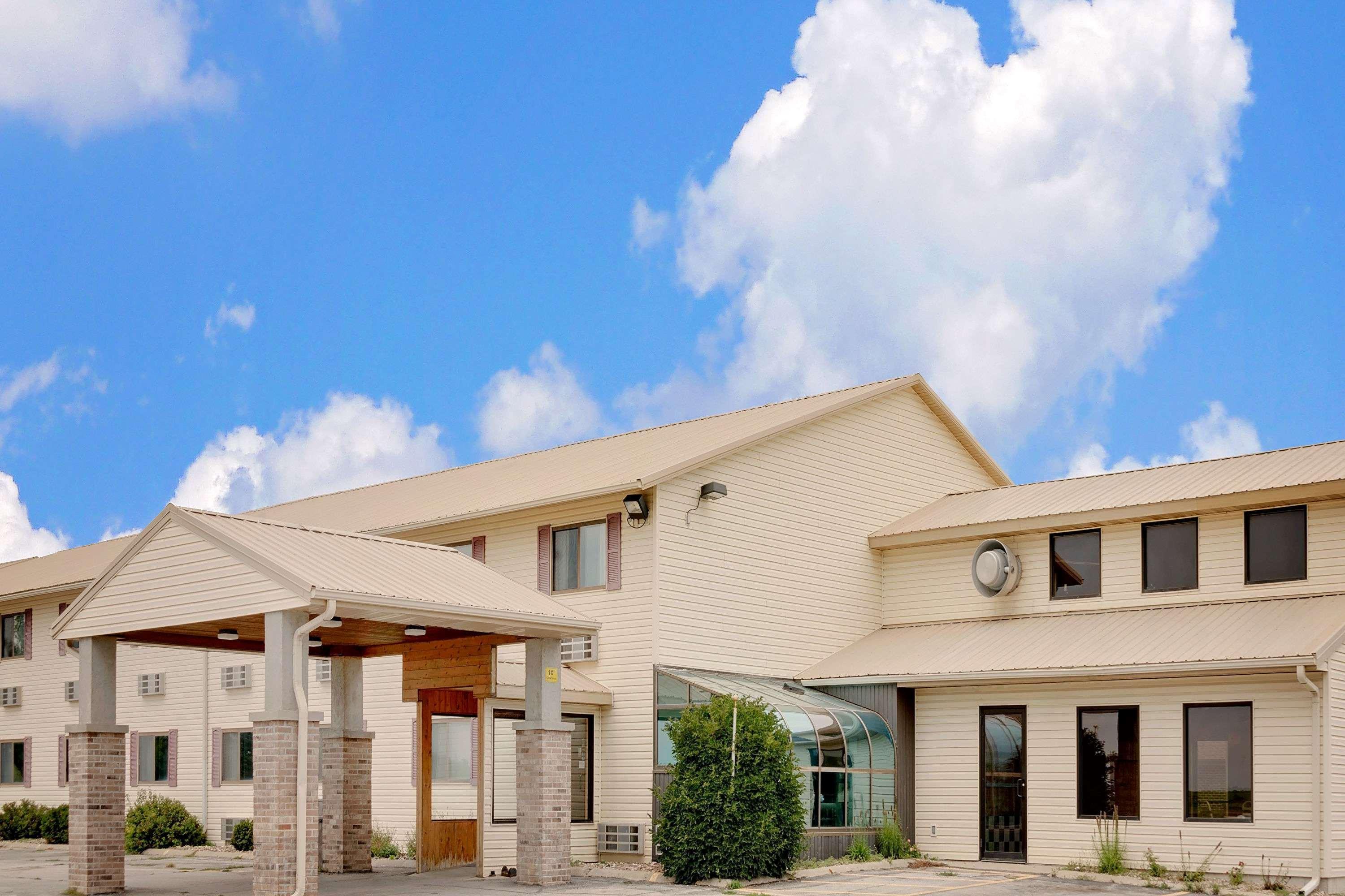 Super 8 By Wyndham Iowa Falls Экстерьер фото