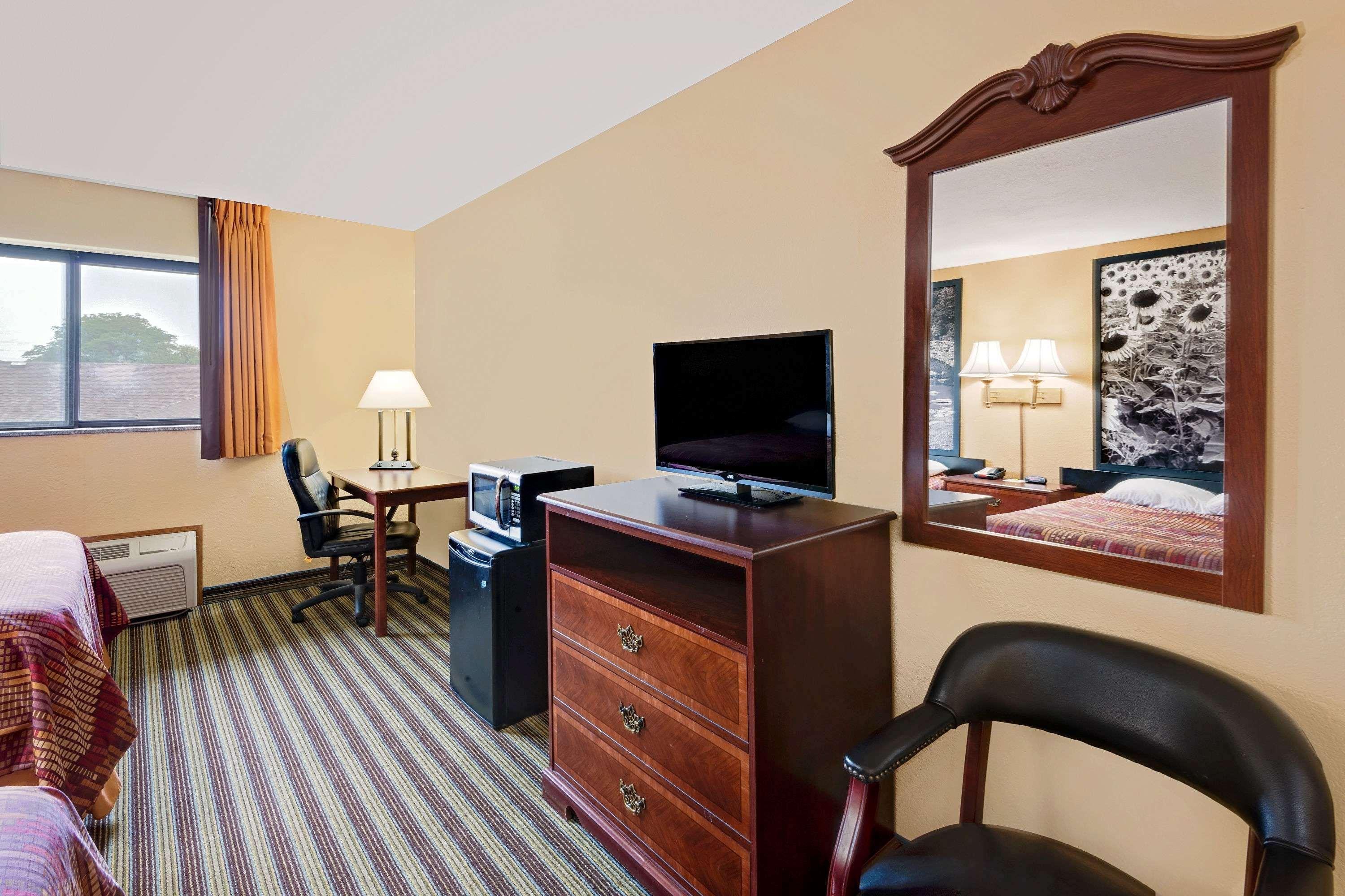 Super 8 By Wyndham Iowa Falls Экстерьер фото