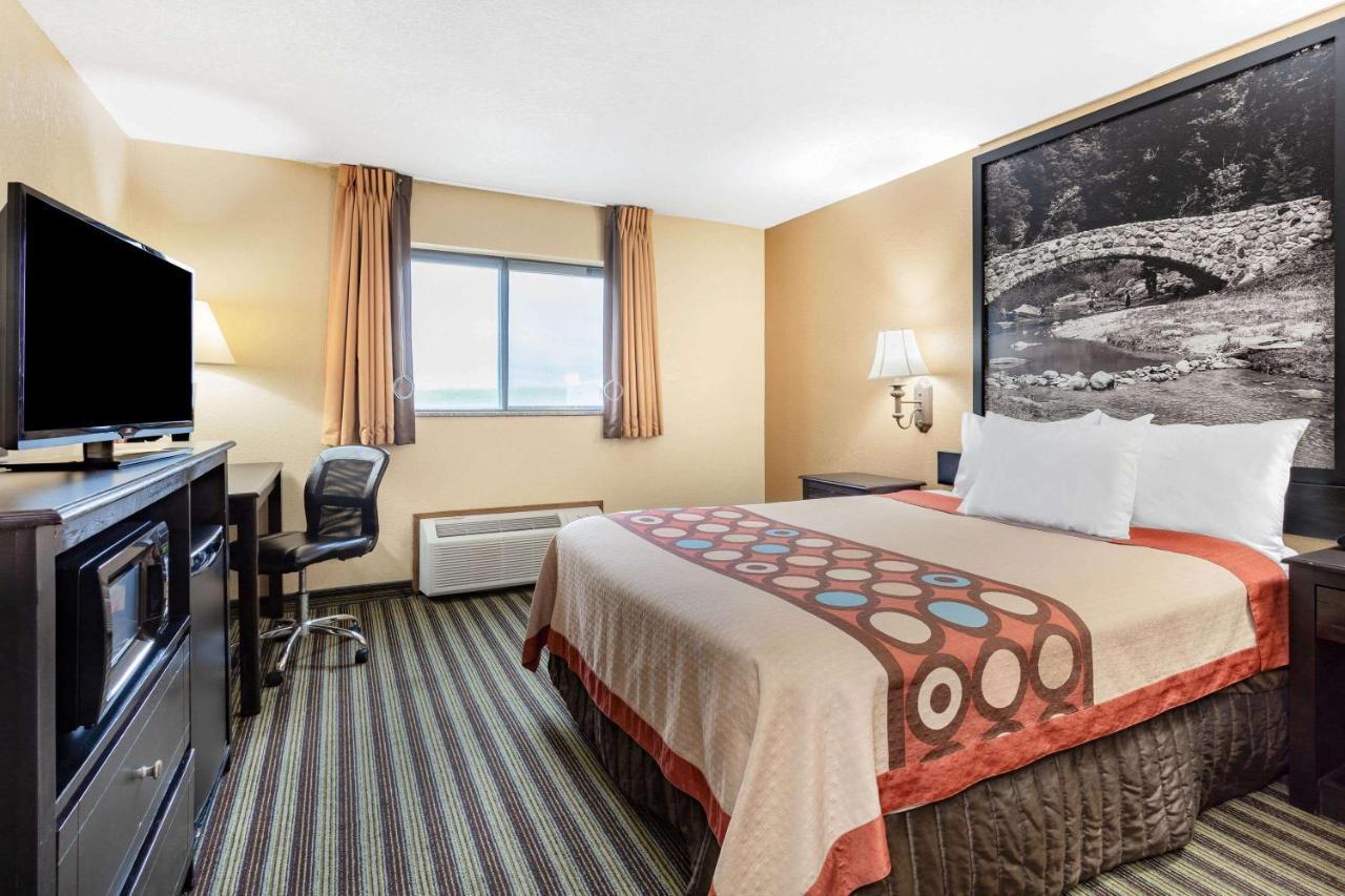 Super 8 By Wyndham Iowa Falls Экстерьер фото